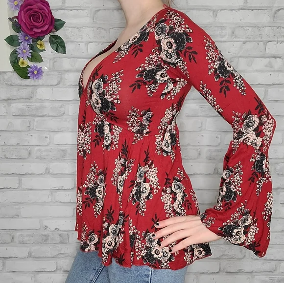 Free People Red Floral Boho Stretchy Speak Easy Tunic Top - Picture 3 of 14